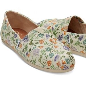 TOMS CALIFORNIA WILDFLOWER PRINT WOMEN’S CLASSICS
